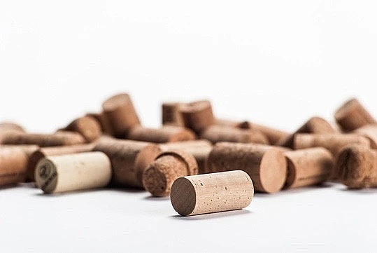 Cork vs Artificial Closures